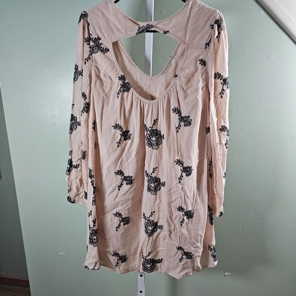 FREE PEOPLE Pink Gray Emma Floral Embroidered Boho Mini‎ Swing Dress Size Large